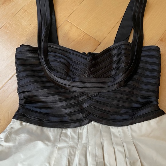 BCBG cocktail dress - size 6. - Picture 4 of 4